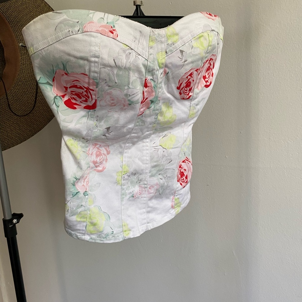 Very beautiful floral bustier for your special outings.
